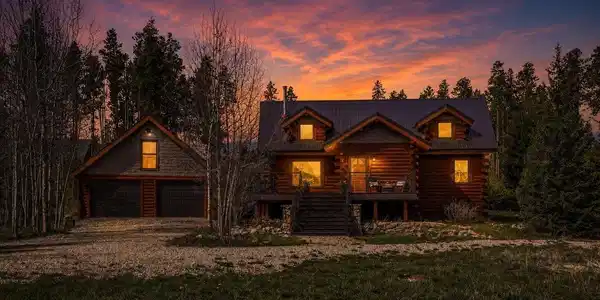 Image 2: Exceptional mtn retreat sleeps 12+ Image 2: Exceptional mtn retreat sleeps 12+
