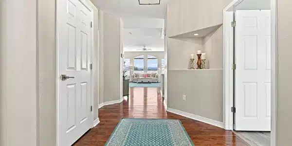 Image 3: Entry way