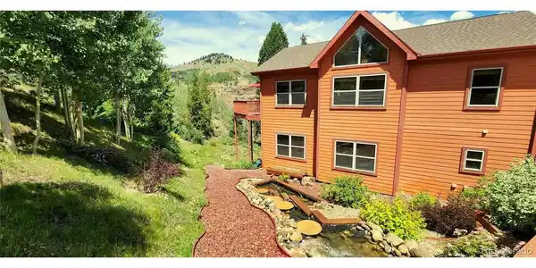562 Piney Acres Cir