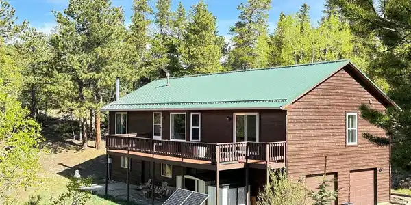 Image 2: Fully Updated home with full Southern Exposure!! Image 2: Fully Updated home with full Southern Exposure!!
