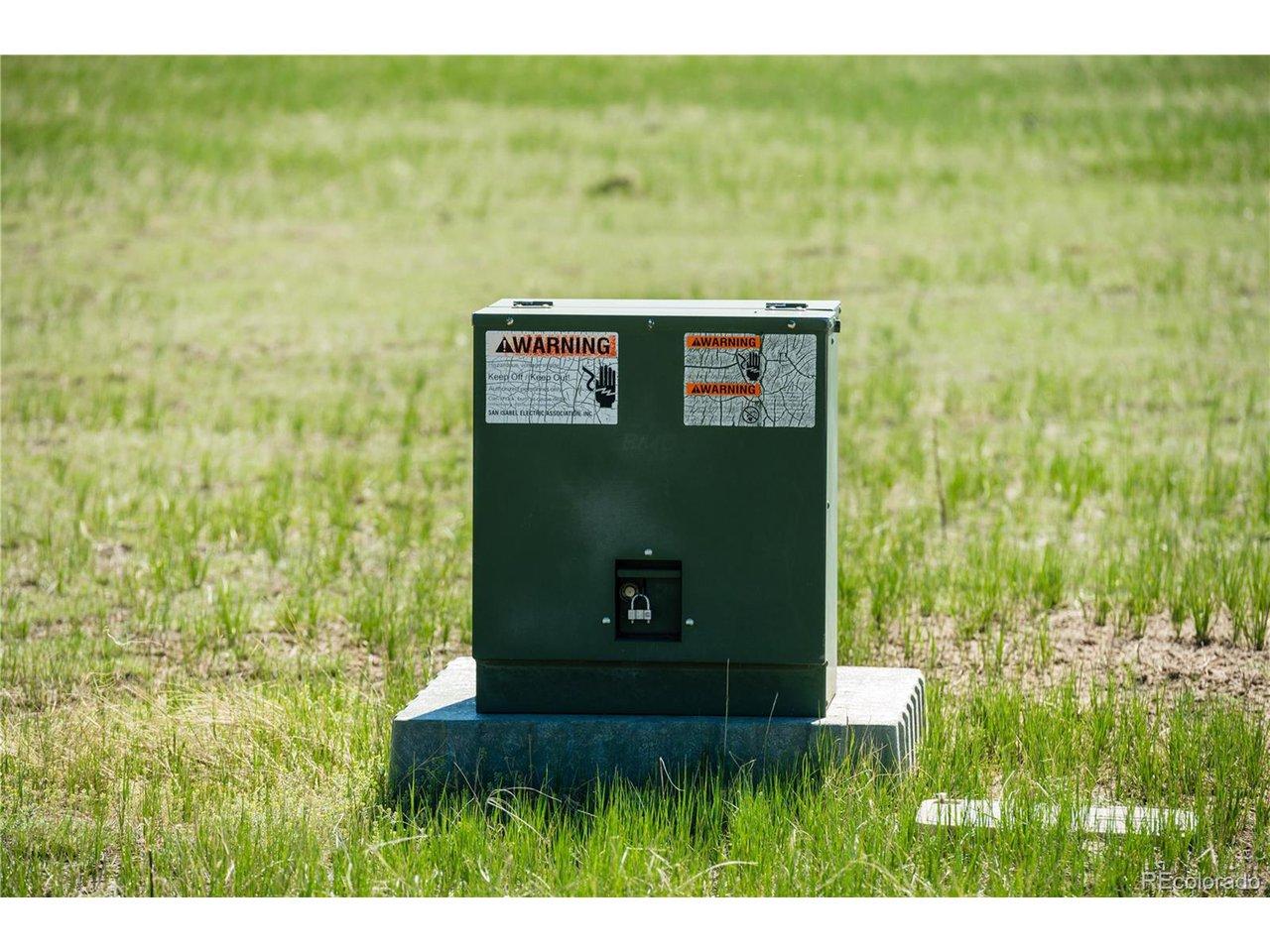 Image 4: Power at the road Image 4: Power at the road