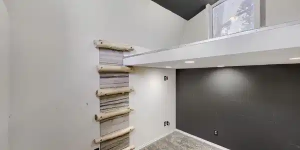 Image 3: 108 sq ft guest space with loft Image 3: 108 sq ft guest space with loft