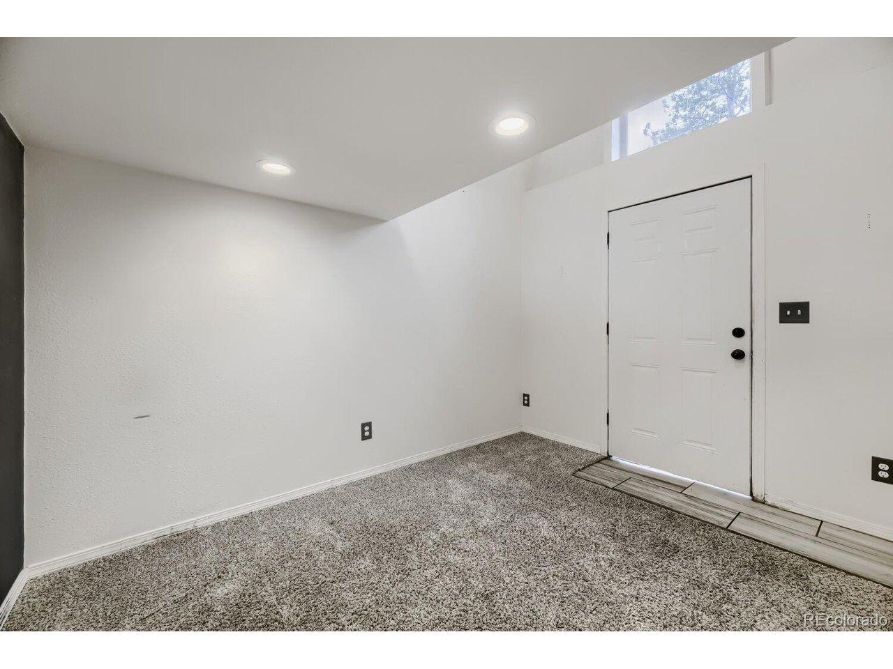 Image 4: guest space foyer