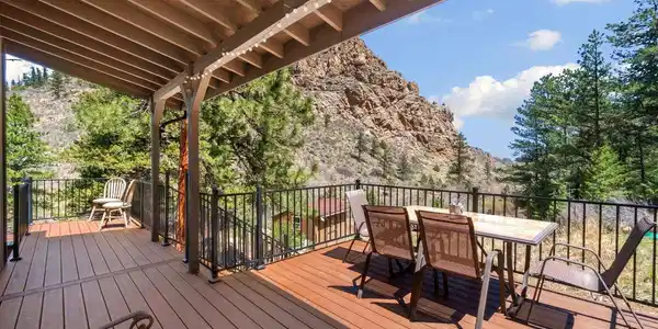 Image 4: Attractive Composite Deck to Enjoy Sunrises and Mountain Views Image 4: Attractive Composite Deck to Enjoy Sunrises and Mountain Views