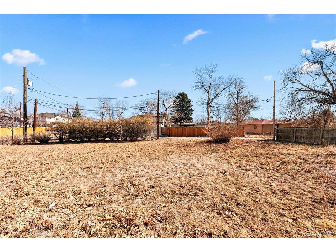 Image 3: Corner lot with alley access