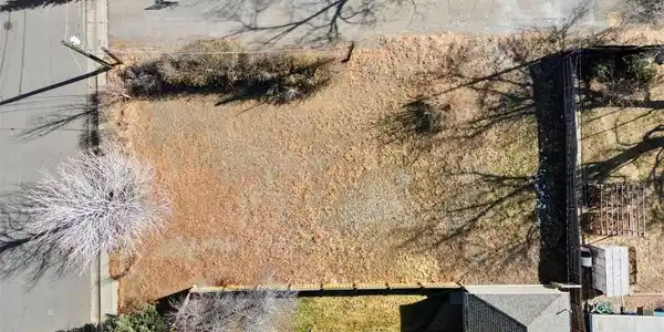 Image 4: Surrounded by $1+ homes Image 4: Surrounded by $1+ homes