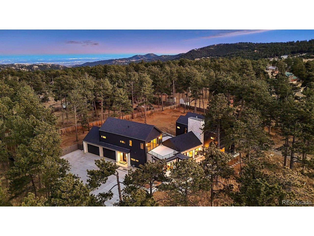 Image 1: Unbeatable location in the heart of the Rocky Mountains