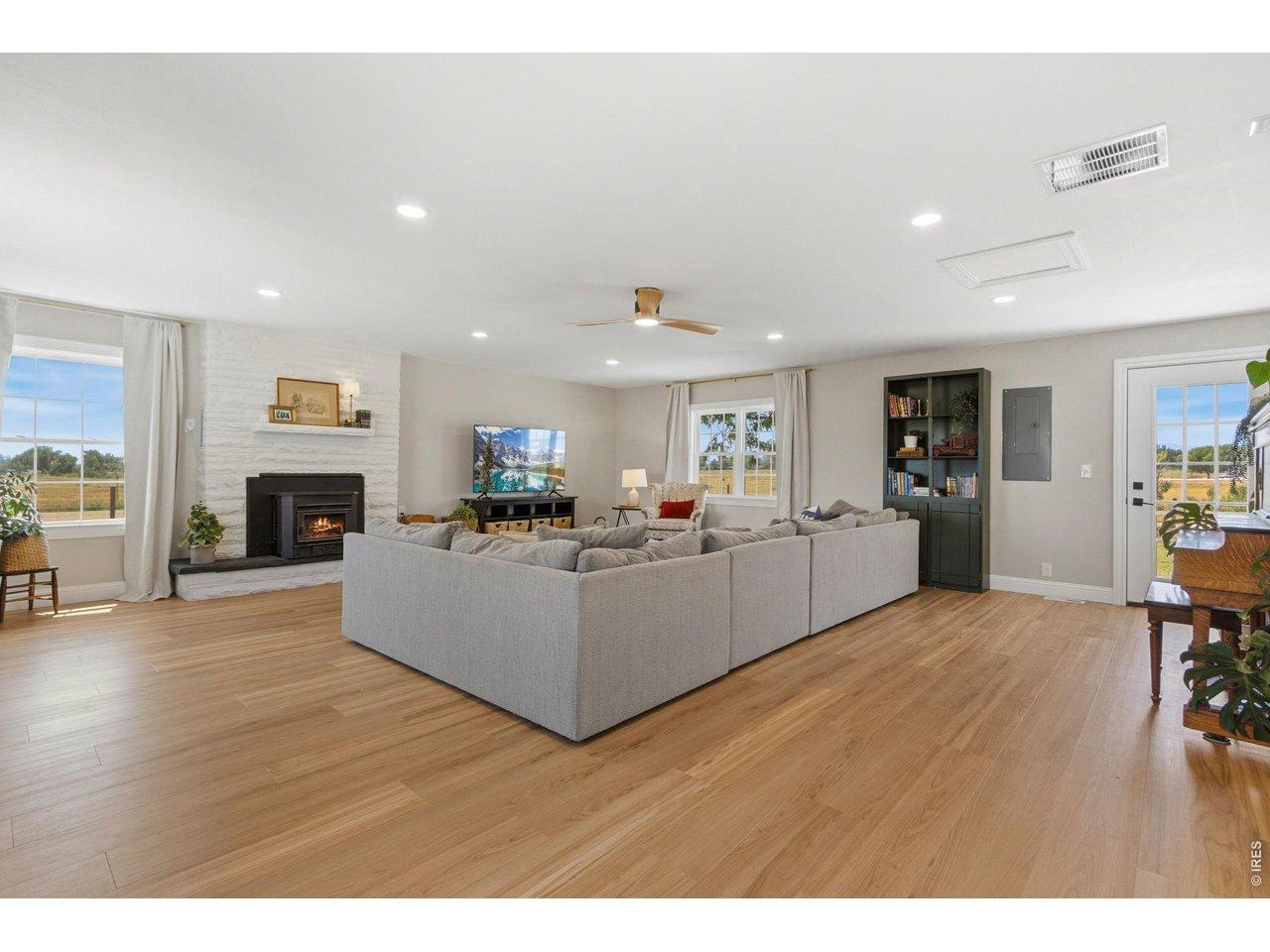 Image 3: Front room, comfortable for a family room, inviting enough for a guest/entertaining area! Image 3: Front room, comfortable for a family room, inviting enough for a guest/entertaining area!