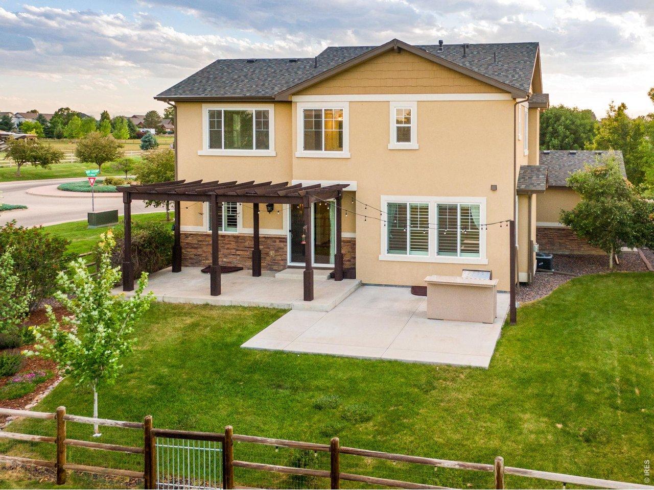Image 4: East facing back so you can enjoy the summer shade and daily sunrise. Great size .23 acre corner lot Image 4: East facing back so you can enjoy the summer shade and daily sunrise. Great size .23 acre corner lot