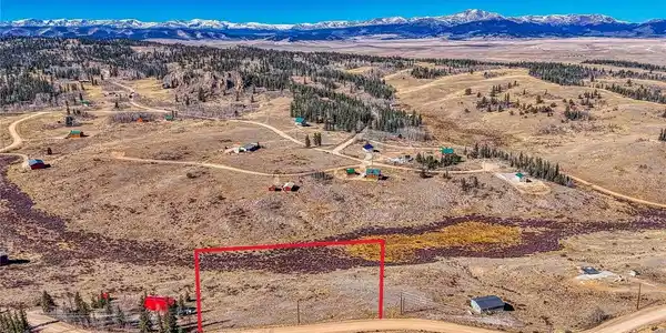 Image 2: Property lines are approximate and not a survey