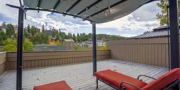 Image 4: South facing balcony. Image 4: South facing balcony.