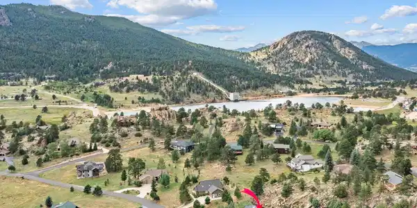 Image 2: Great location near Marys Lake Image 2: Great location near Marys Lake