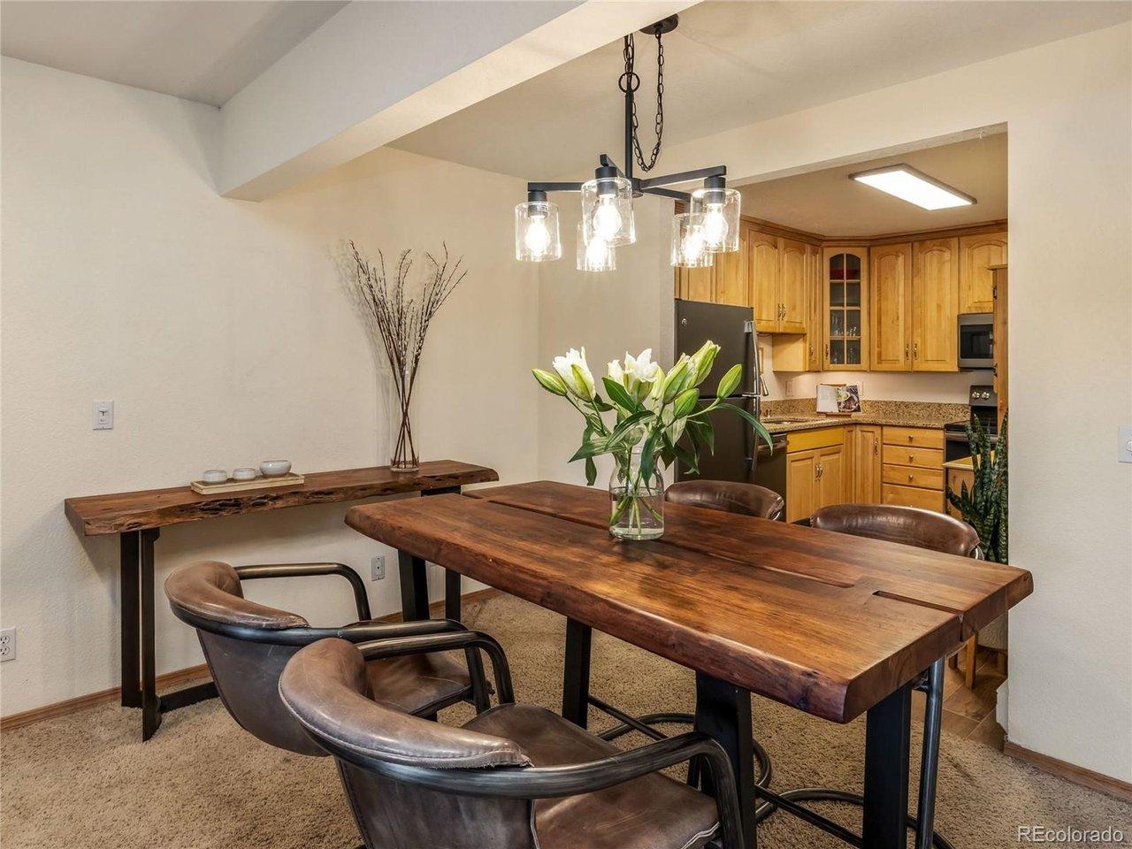 Image 3: Dining area