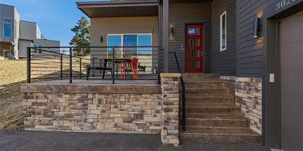 Image 2: Beautiful concrete and stucco exterior Image 2: Beautiful concrete and stucco exterior