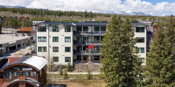 Image 2: Prime Location with Views of the Fraser River Image 2: Prime Location with Views of the Fraser River
