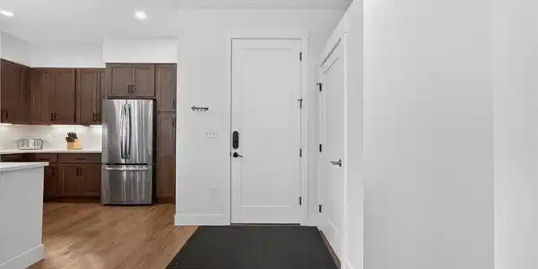 Image 4: Entry Way Image 4: Entry Way