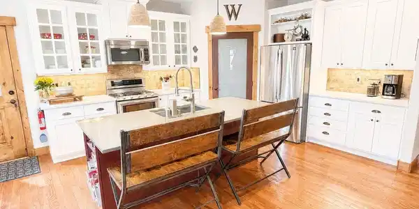 Image 4: Kitchen