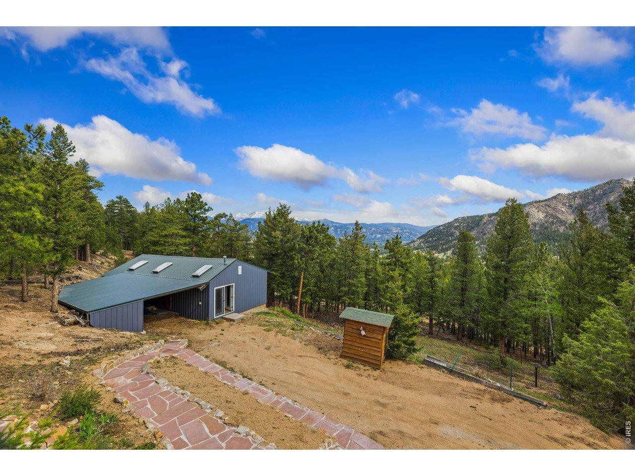 Image 3: Heated outbuilding with skylights and carport Image 3: Heated outbuilding with skylights and carport