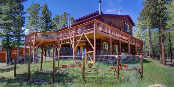 Image 2: Enormous entertaining deck. Image 2: Enormous entertaining deck.