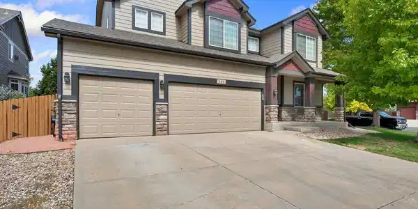 Image 2: 3-car garage Image 2: 3-car garage