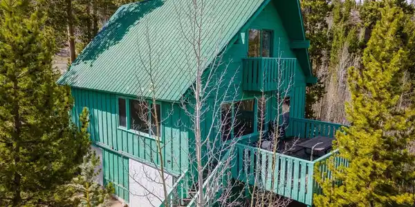 Image 2: Chalet in a private setting near town
