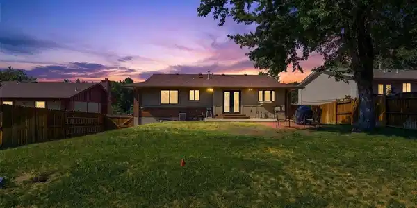 Image 2: Large Yard Image 2: Large Yard