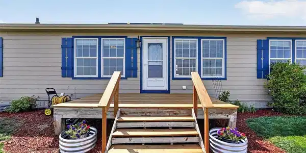 Image 3: Lovely front entrance with newly refinished deck