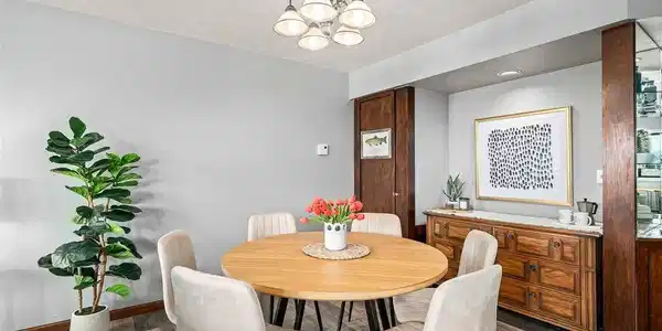 Image 4: Dining nook Image 4: Dining nook