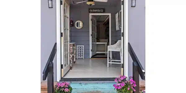 Image 2: Come on in! Welcome to this chic home! Image 2: Come on in! Welcome to this chic home!