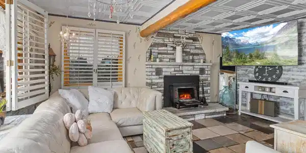 Image 4: Spacious living room with a wood burning stove. Image 4: Spacious living room with a wood burning stove.