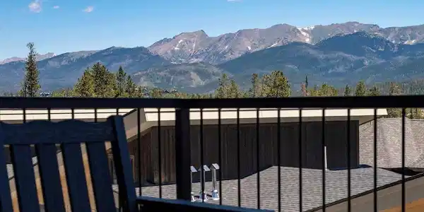 Image 4: View 3