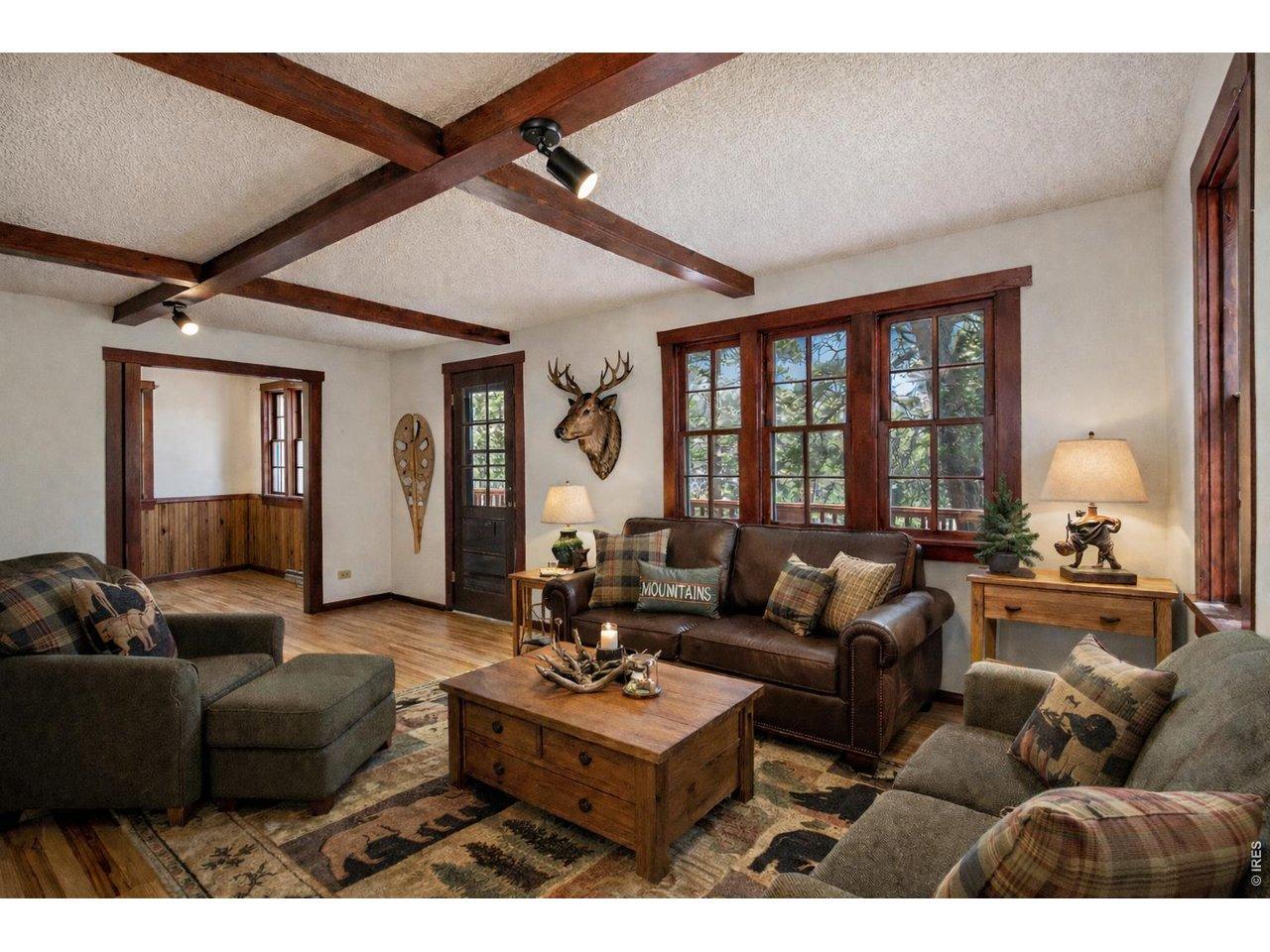 Image 3: Livingroom on Main Level (Some photos are virtually staged to show potential use of space) Image 3: Livingroom on Main Level (Some photos are virtually staged to show potential use of space)
