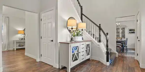 Image 4: Foyer Image 4: Foyer