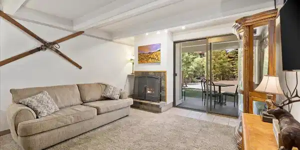 Image 4: Open Living area