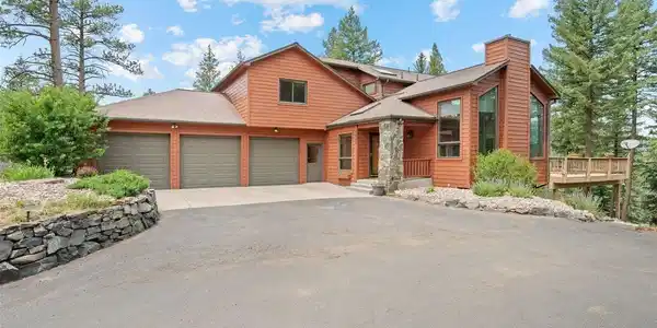 Image 2: Huge 3-car garage with additional off-street parking (at least 3 more spaces) Image 2: Huge 3-car garage with additional off-street parking (at least 3 more spaces)
