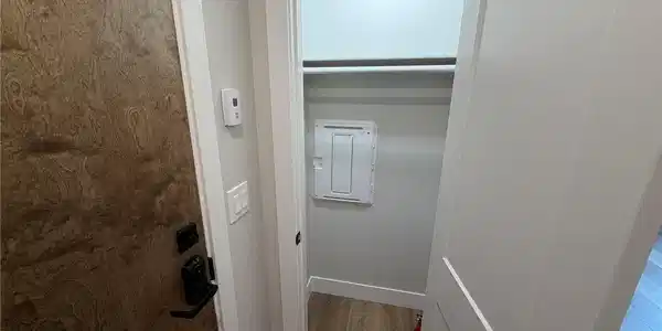 Image 4: Entry closet Image 4: Entry closet