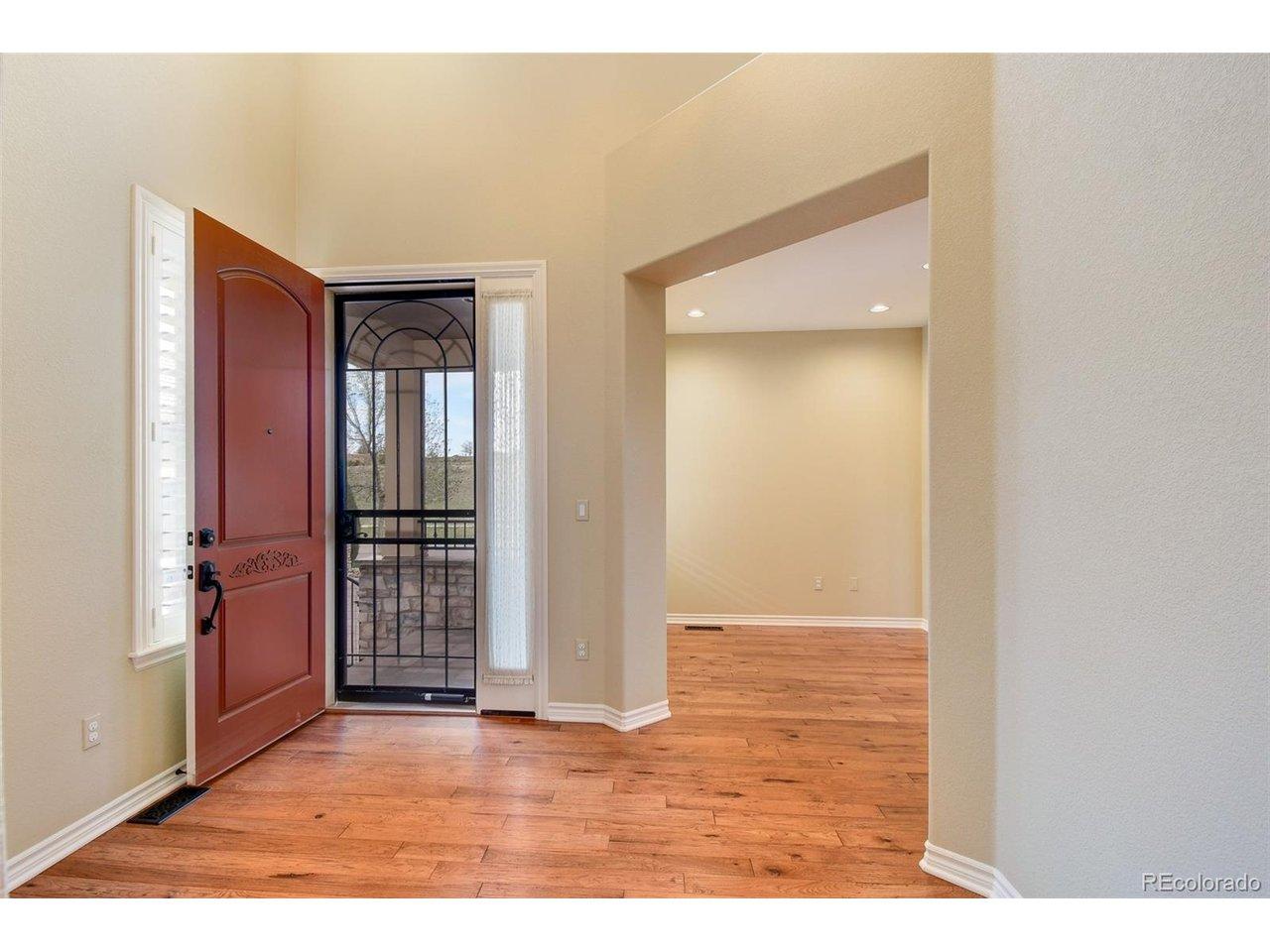 Image 4: Foyer