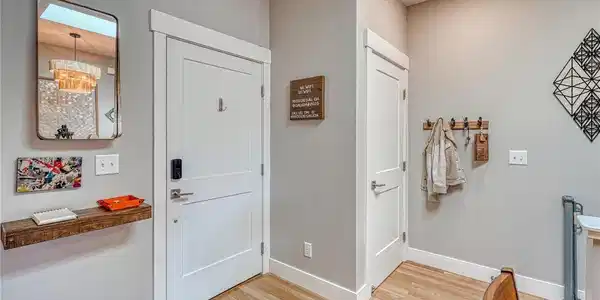 Image 4: Front Entry