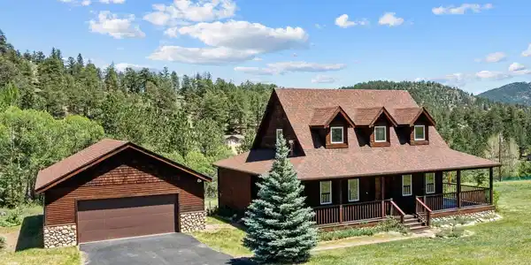 Image 3: Oversized detached garage Image 3: Oversized detached garage