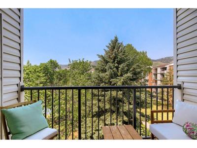 1150 Golden Cir