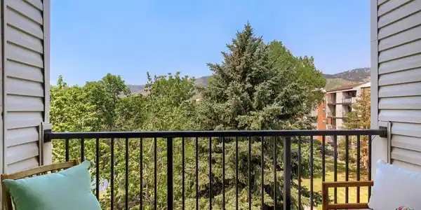 1150 Golden Cir