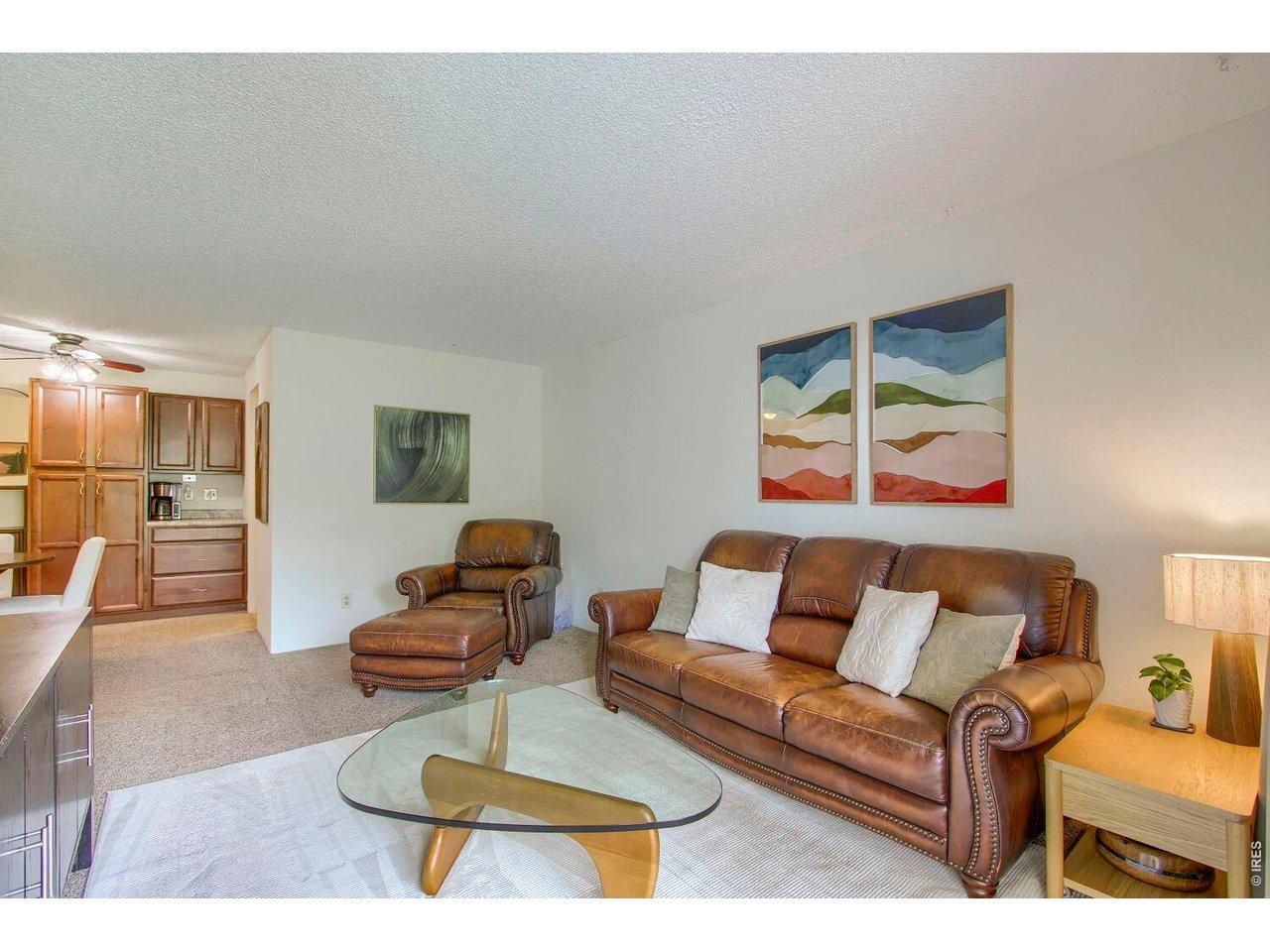 Image 2: Living Room Image 2: Living Room