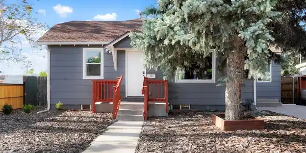 3471 W Exposition