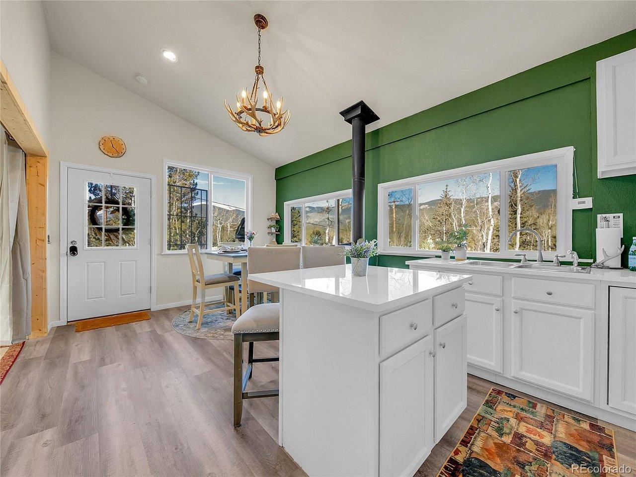 Image 3: Fresh paint with new fixtures and vaulted ceilings Image 3: Fresh paint with new fixtures and vaulted ceilings