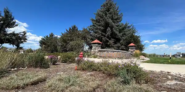Image 3: Fully landscaped monument landscape. Image 3: Fully landscaped monument landscape.