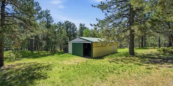 Image 4: Barn with large sliding access door Image 4: Barn with large sliding access door
