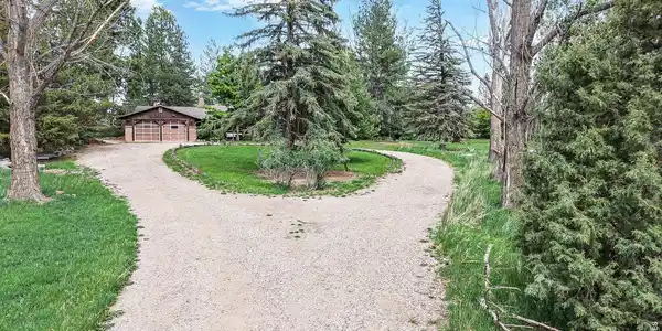 Image 3: Circle Drive Image 3: Circle Drive