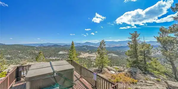 Image 2: Jaw dropping views to the south Image 2: Jaw dropping views to the south