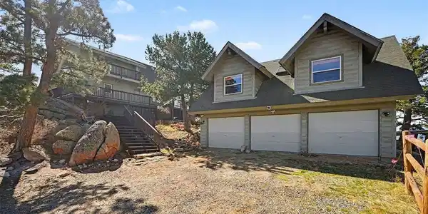 Image 3: Custom log home with detached 3-car garage and ADU on top Image 3: Custom log home with detached 3-car garage and ADU on top