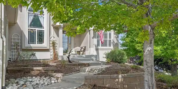 Image 3: Curb appeal, location, and views! Image 3: Curb appeal, location, and views!